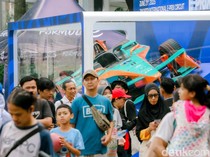 1748775966116-mobil-formula-e-pikat-warga-di-cfd-1748759383915_43