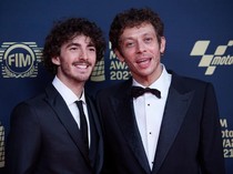 1761304953975-francesco-bagnaia-valentino-rossi_43