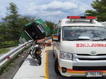 1761456054925-kecelakaan-bus-pariwisata-di-tol-pemalang-sabtu-25102025-1761370792397_43