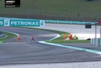 1761477579053-kelas-moto3-ditunda-karena-red-flag-1761456315067_43