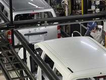 1761628814370-mobil-toyota-diproduksi-di-pabrik-daihatsu-1761621866212_43