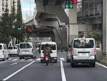 1761715325879-pengendara-motor-dan-mobil-tertib-di-jepang-1761697739019_43