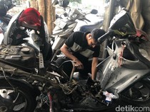 1761801659914-bengkel-di-gresik-kebanjiran-pelanggan-yang-motornya-brebet-usai-isi-pertalite-1761632047651_43