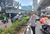 1762319990860-kecelakaan-lalu-lintas-terjadi-antara-toyota-fortuner-dengan-kijang-innova-di-jalan-rasuna-said-jakarta-selatan-jaksel-dok-ist-1762258701082_43