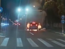 1762320098885-mobil-listrik-li-auto-mega-terbakar-saat-dikendarai-1761455014646_43