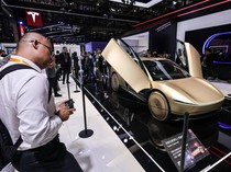 1762493035020-tesla-pamerkan-cybercab-di-china-international-import-expo-2025-shanghai-1762434313788_43