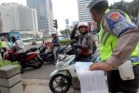 1763356976001-tilang-manual-kendaraan-bermotor-di-bundaran-hi-4_43