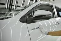 1763528698559-mobil-hybrid-toyota_43