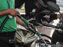 1764565532978-antusiasme-pengendara-sambut-kembalinya-bbm-ron-92-di-spbu-bp-bekasi-1762155376607_43