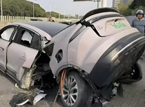 1764673501700-kecelakaan-mobil-listrik-1764637451661_43