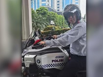 1764759925080-menteri-keuangan-menkeu-purbaya-yudhi-sadewa-membagikan-momen-dirinya-mencoba-motor-gede-moge-1764718686580_43