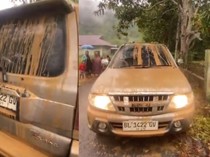 1765083875387-isuzu-panther-terendam-banjir-1764988910518_43