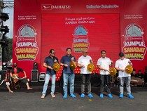 1765105503205-daihatsu-kumpul-sahabat-menyapa-masyarakat-malang-acara-ini-digelar-pada-minggu-71225-di-lapangan-rampal-malang-jawa-timur-1765081370823_43