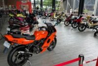 1765127085949-kementerian-ekonomi-kreatif-ekraf-dan-produsen-stiker-otomotif-asal-indonesia-maxdecal-kembali-berkolaborasi-untuk-menghadirka-1765098849909_43