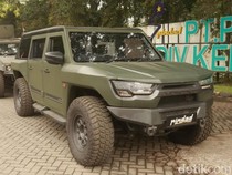 1765386282074-penampakan-mobil-maung-yang-diproduksi-pt-pindad_43