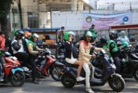 1765537488071-jelang-demo-ojol-masih-layani-penumpang-1_43
