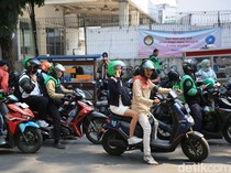 1765537488071-jelang-demo-ojol-masih-layani-penumpang-1_43