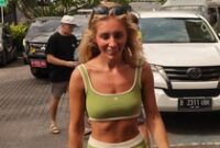 1765602277267-bintang-porno-asal-inggris-tia-emma-billinger-26-alias-bonnie-blue-mendatangi-kantor-imigrasi-kelas-i-khusus-tpi-ngurah-rai-ba-1765355722370_43