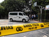 1765623858882-polisi-olah-tkp-mobil-tabrak-siswa-di-sdn-kalibaru-01-pagi-1765439484660_43