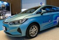 1765688668812-siap-mengaspal-taksi-listrik-baru-bluebird-pakai-byd-e6_43