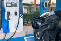 1765688670932-ngecas-mobil-listrik-toyota-bz4x-di-spklu-1_43