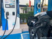 1765688670932-ngecas-mobil-listrik-toyota-bz4x-di-spklu-1_43