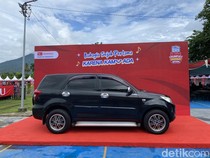 1765688672318-daihatsu-terios-di-kumpul-sahabat-daihatsu-bitung-1765679800569_43