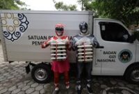 1766034288267-power-rangers-antar-makan-bergizi-gratis-untuk-siswa-di-kediri-1763019540874_43
