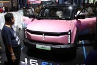 1766055947719-suasana-pameran-gaikindo-jakarta-auto-week-1_43