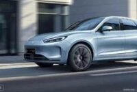 1767092718254-mobil-listrik-huawei-aito-m5-ev_43