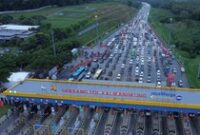 1767092728691-foto-udara-puncak-arus-mudik-lebaran-di-gt-kalikangkung-semarang-1743175398332_43