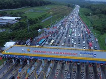 1767092728691-foto-udara-puncak-arus-mudik-lebaran-di-gt-kalikangkung-semarang-1743175398332_43