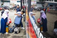 1767287083015-puncak-mudik-nataru-terminal-pondok-pinang-dipadati-pemudik-1766553729868_43