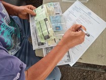 1767589561462-ada-pemutihan-pajak-kendaraan-warga-membludak-di-samsat-kota-bekasi-1744431271179_43