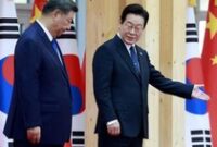 1767589564545-presiden-china-xi-jinping-dan-presiden-korsel-lee-jae-myung-bertemu-di-selasela-ktt-apec-1762157794163_43