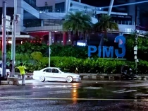 1767762309684-mobil-ngedrift-di-depan-pim-3-1767755795625_43