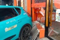 1768107884010-taksi-listrik-tanpa-sopir-menabrak-restoran-di-tangerang-hingga-porak-poranda-1768047464915_43