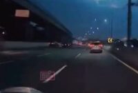 1768194283763-suv-bongsor-melintir-di-tol-berujung-kecelakaan-1768185120579_43