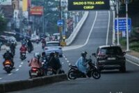 1769144685847-bandel-pemotor-nekat-lawan-arah-di-kalimalang-1765451128777_43